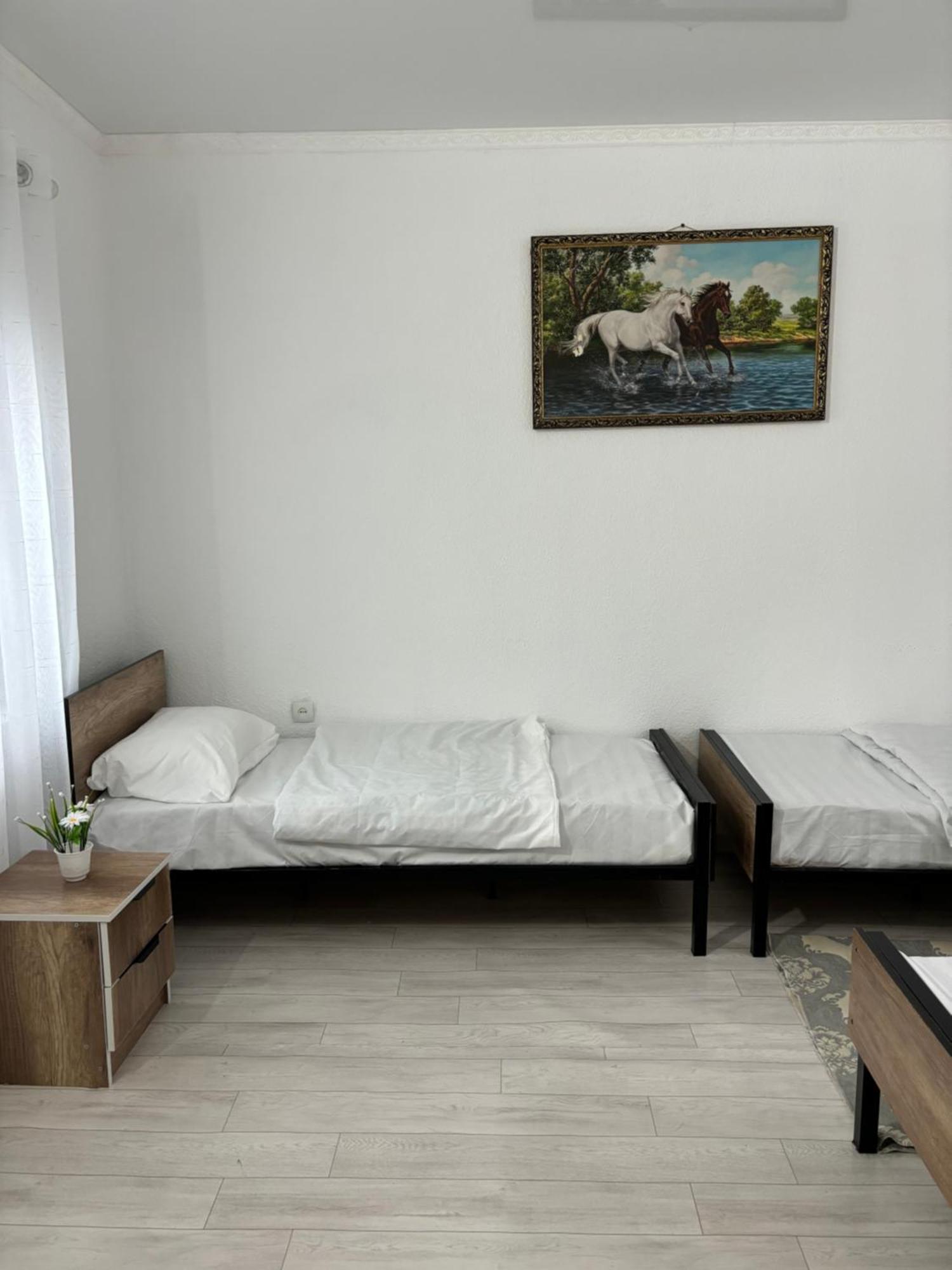Hostel,Halal Хостел,Халал Tokmok Luaran gambar