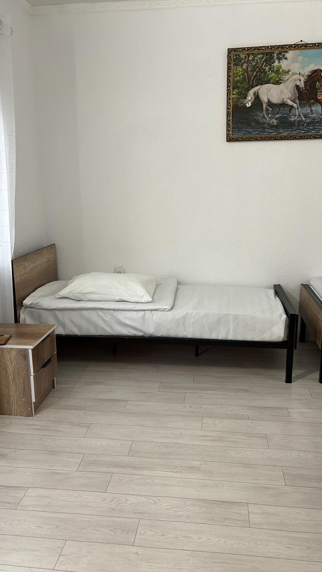 Hostel,Halal Хостел,Халал Tokmok Luaran gambar
