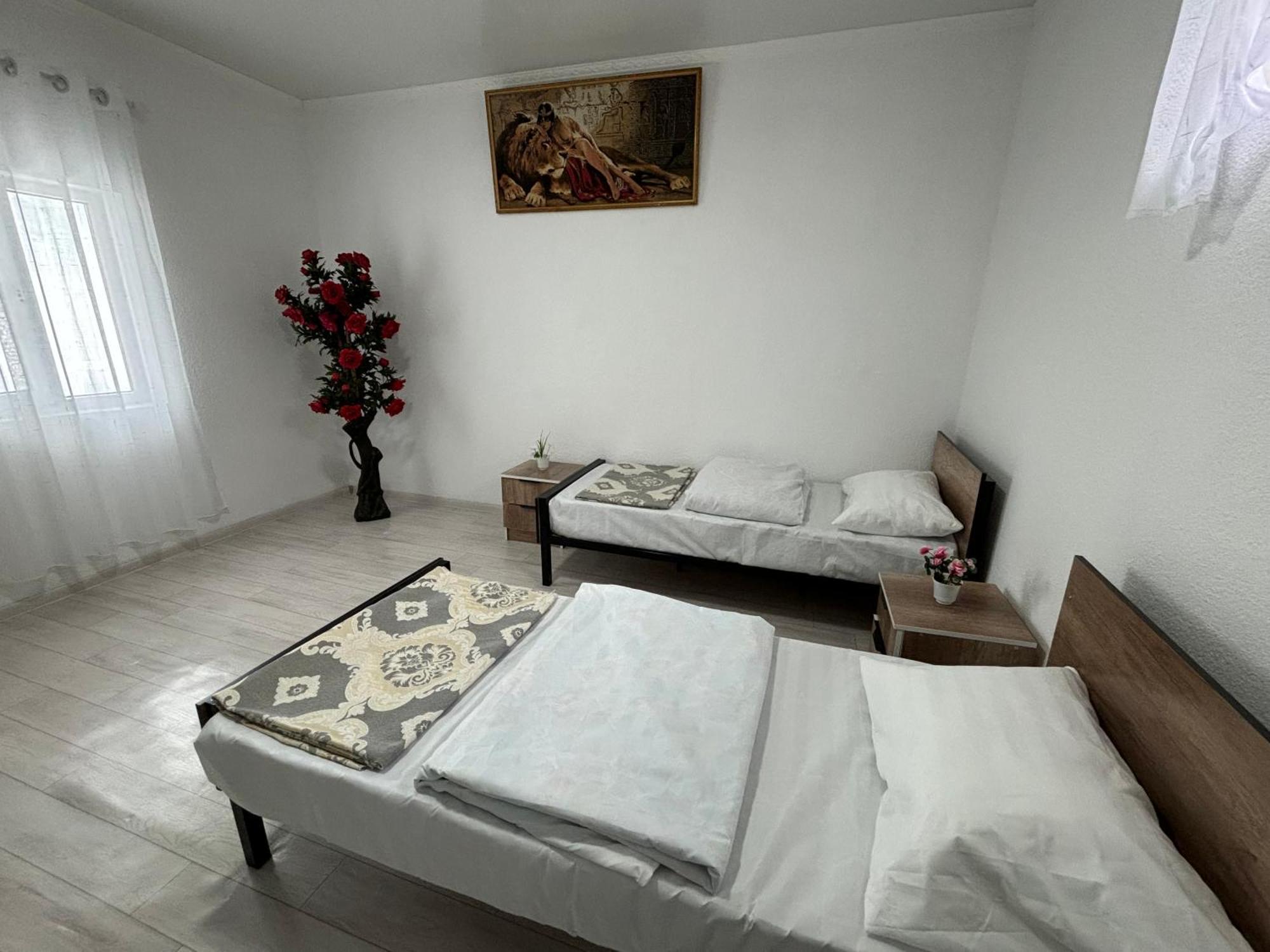 Hostel,Halal Хостел,Халал Tokmok Luaran gambar