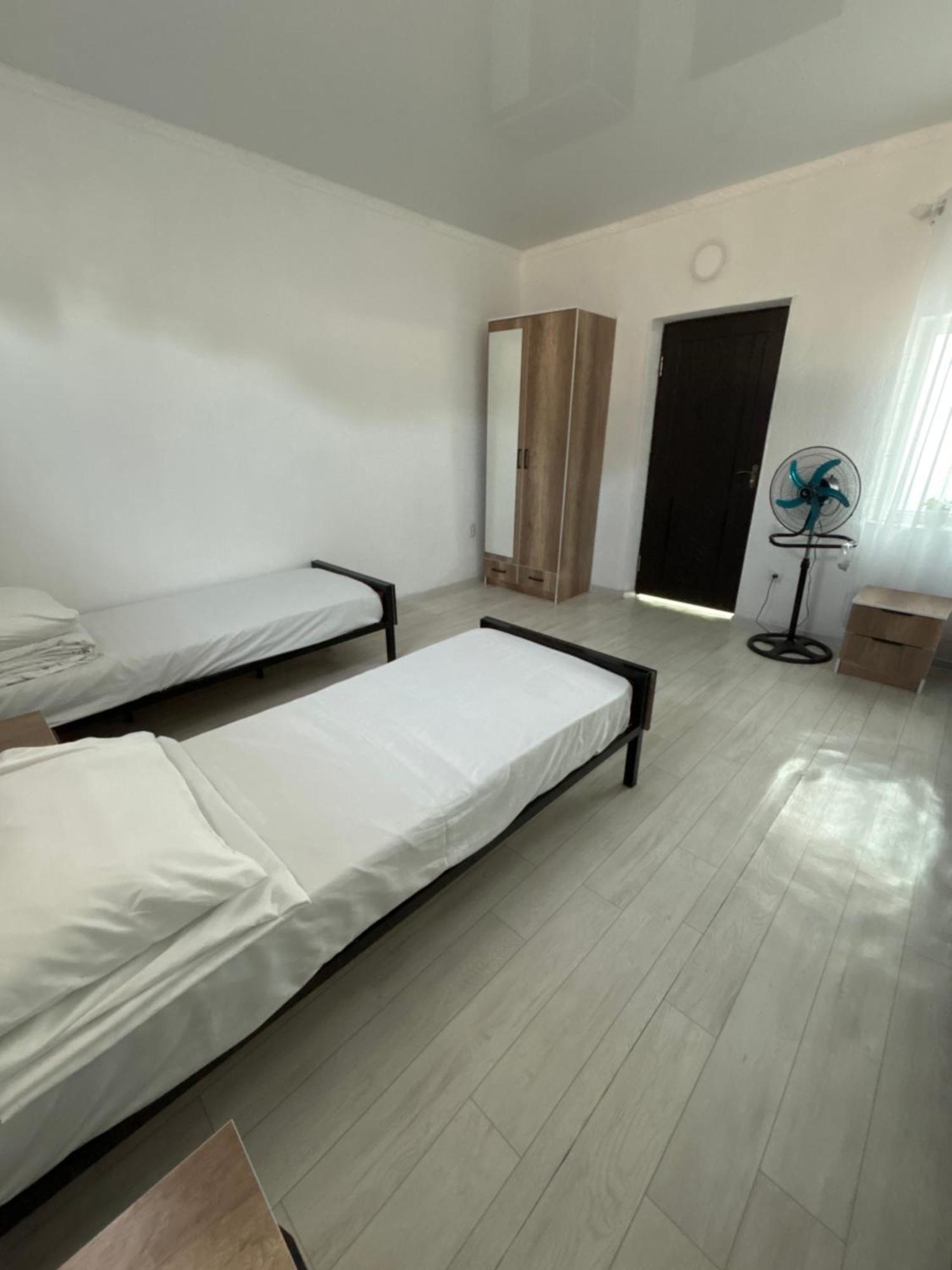 Hostel,Halal Хостел,Халал Tokmok Luaran gambar